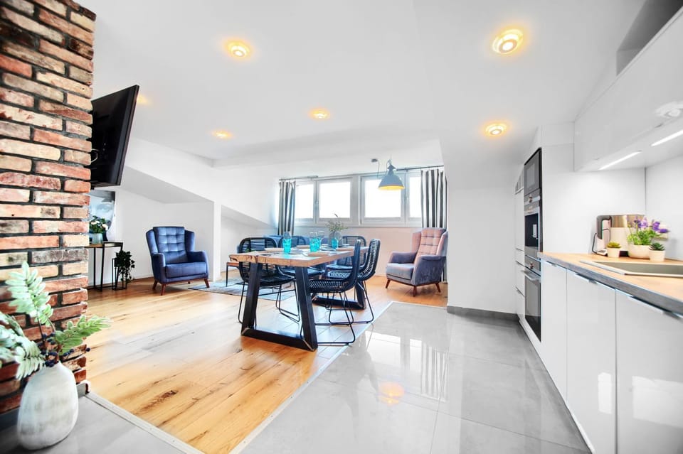 TV and multimedia, Kitchen or kitchenette, Living room, Seating area