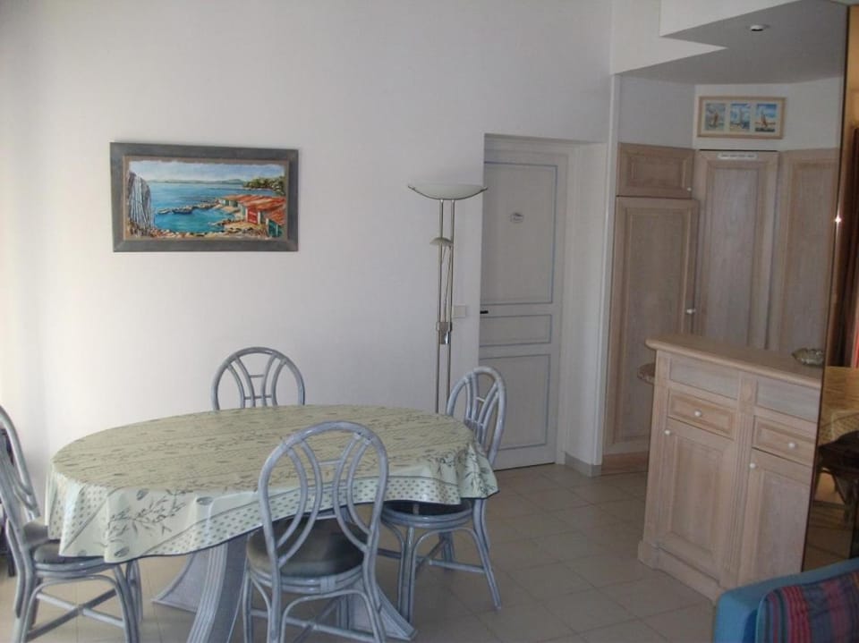 Bel appartement climatisé - Résidence avec piscine Apartment in Cavalaire-sur-Mer
