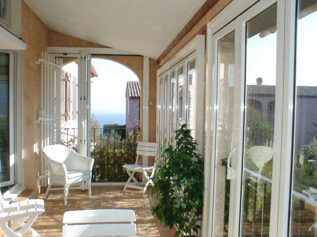 Bel appartement climatisé - Résidence avec piscine Apartment in Cavalaire-sur-Mer