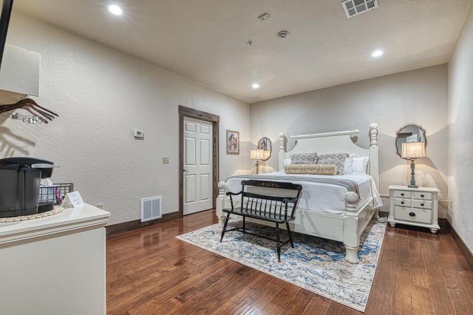 TV and multimedia, Photo of the whole room, Seating area