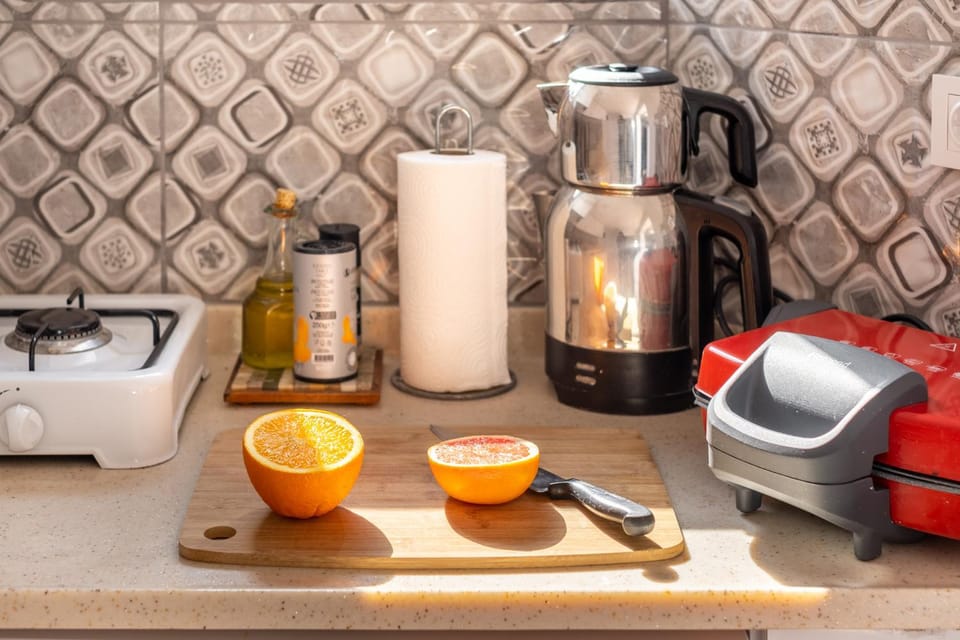 Kitchen or kitchenette, Food and drinks, Food, toaster