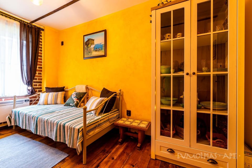 Bed, Food close-up, Coffee/tea facilities, Kitchen or kitchenette, Living room, Food and drinks, Photo of the whole room, Dining area, Food, Inner courtyard view
