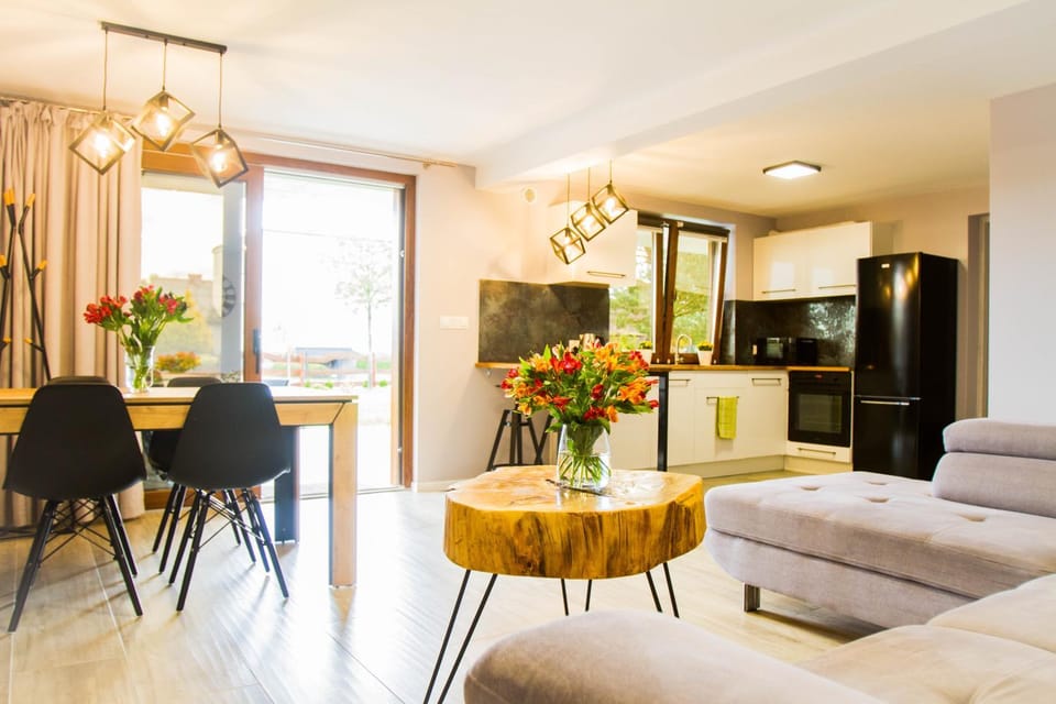 Living room, Lounge or bar, Seating area, Dining area