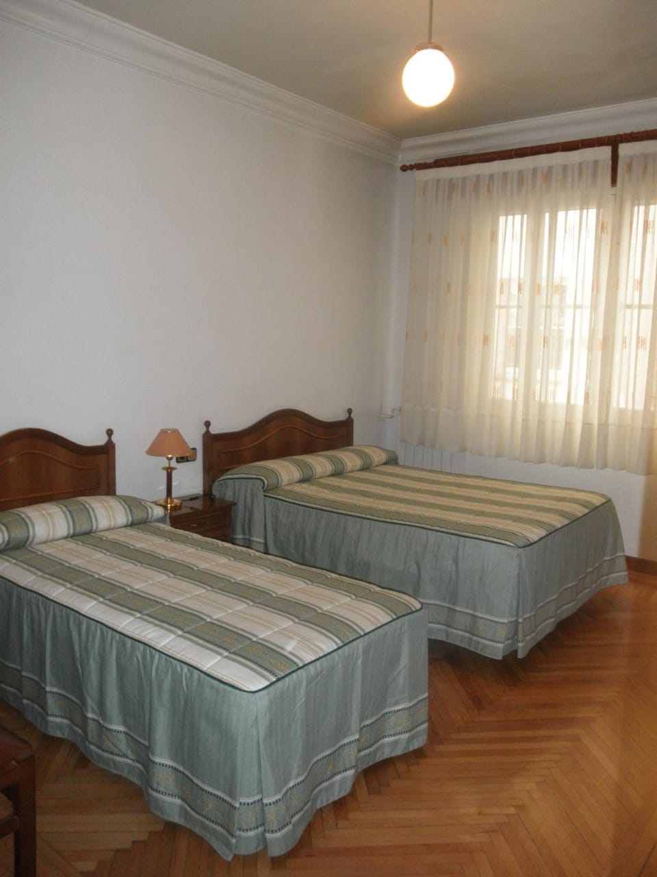 Day, Photo of the whole room