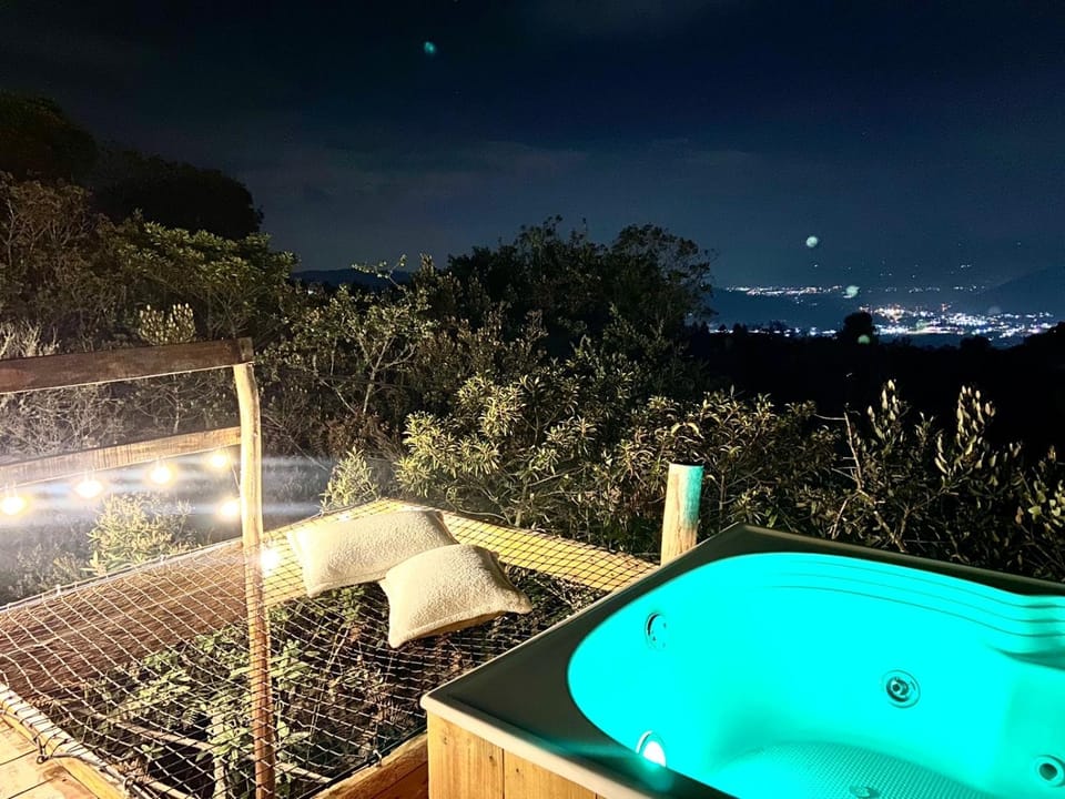 Hot Tub, Hot Tub, City view, City view, Landmark view, Landmark view, Bath