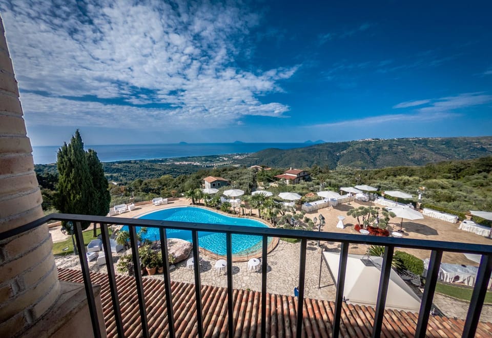 Balcony/Terrace, Pool view, Sea view, Swimming pool