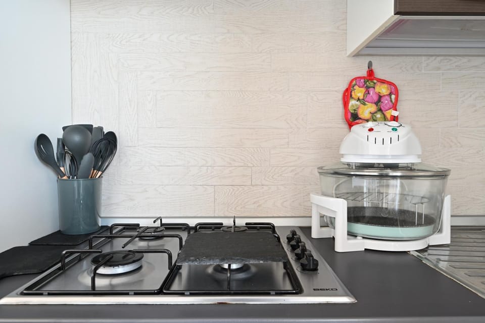 Kitchen or kitchenette, pet friendly, stove