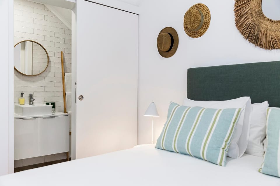 Bed, Bathroom, Bedroom, towels