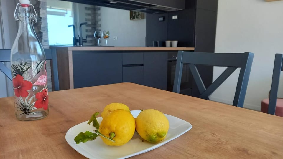 Dining area, kitchen