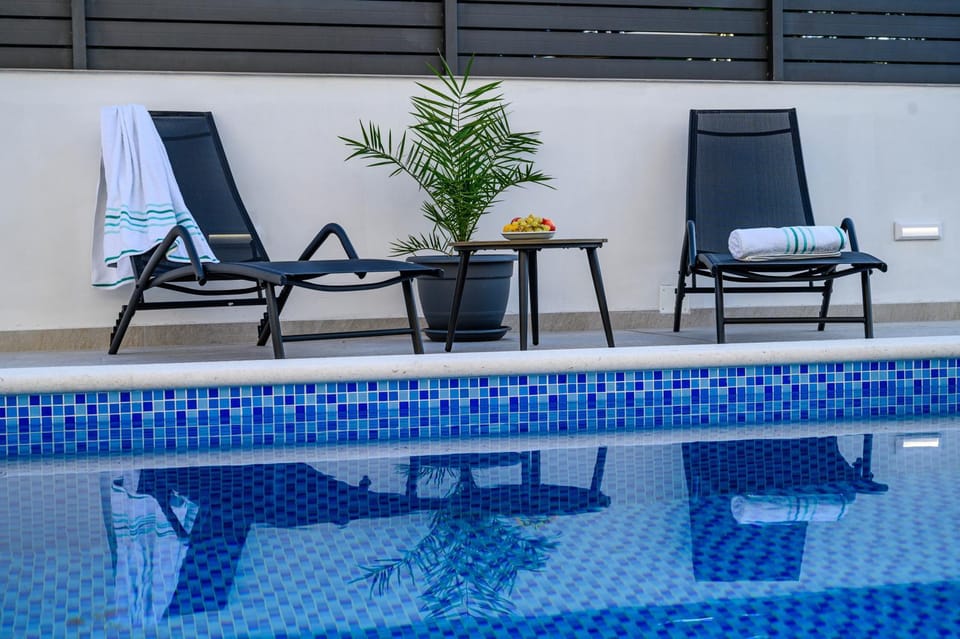 Villa Relax - beautiful Apartment with heated saltwater pool & jacuzzi Apartment in Šibenik-Knin County, Croatia