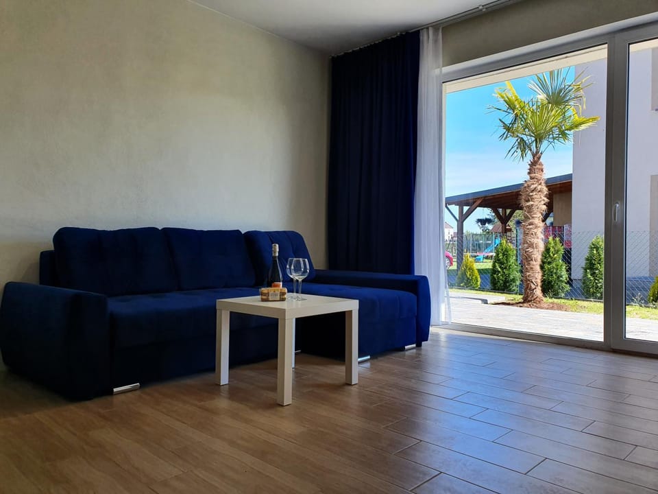 Nearby landmark, Garden, Garden, Balcony/Terrace, Living room, Seating area, Garden view, Garden view