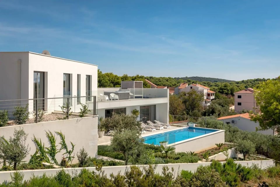 Property building, Pool view