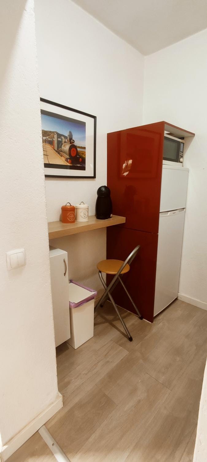 Kitchen or kitchenette, oven