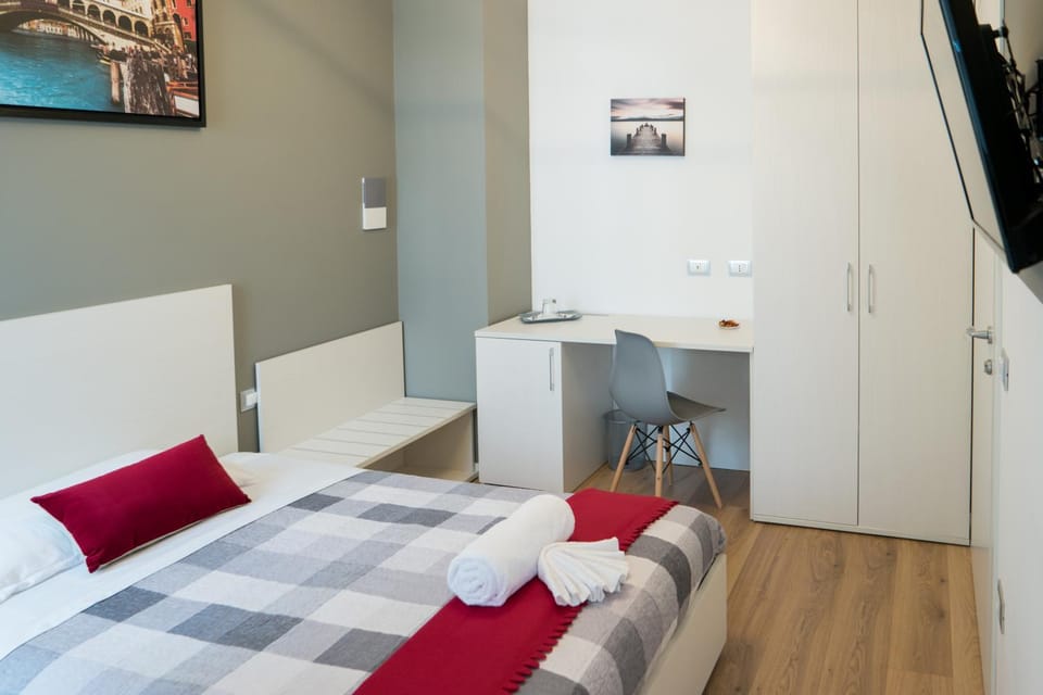 Bed, TV and multimedia, Bedroom, hair dresser, heating, wardrobe