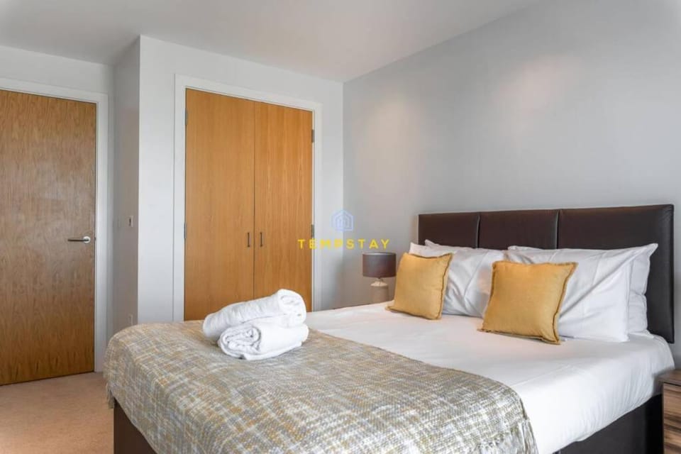 1BR Apt Near Heathrow By Tempstay Apartment in Slough