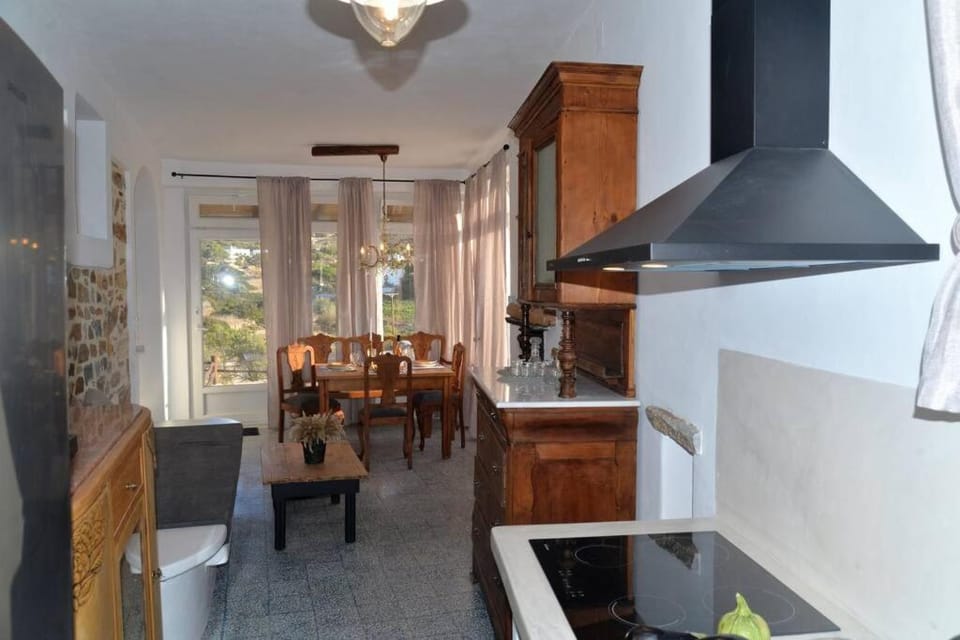 Kitchen or kitchenette, stove