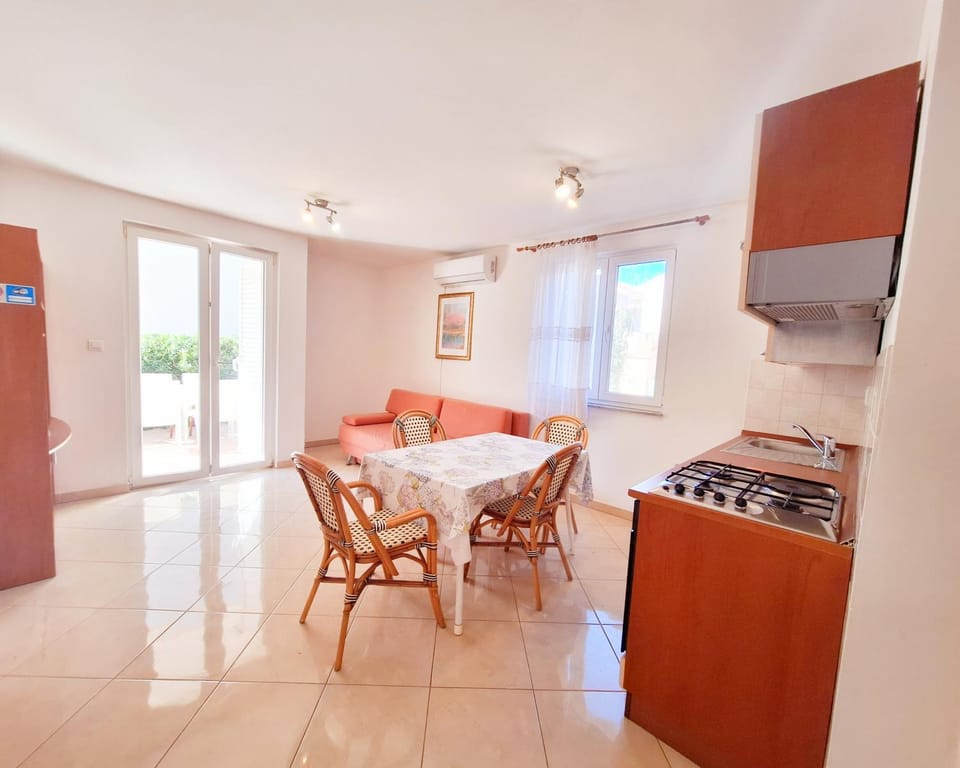 Kitchen or kitchenette, Living room, stove