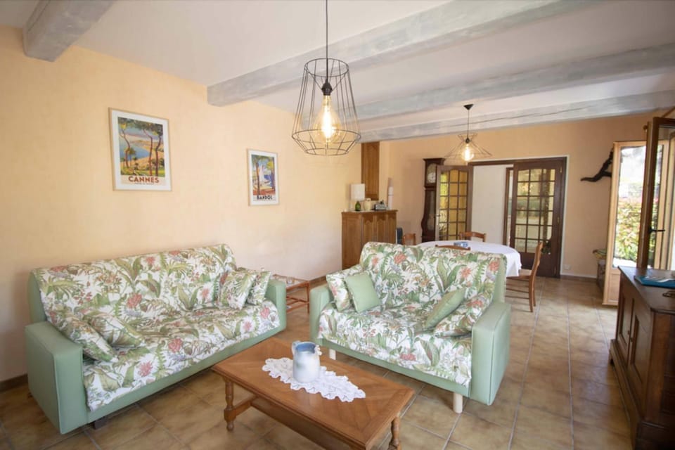 Large Spacious House In Fréjus House in Fréjus
