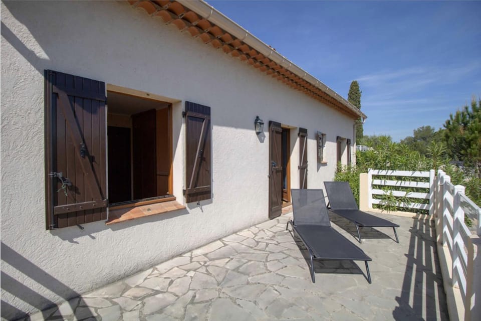 Large Spacious House In Fréjus House in Fréjus