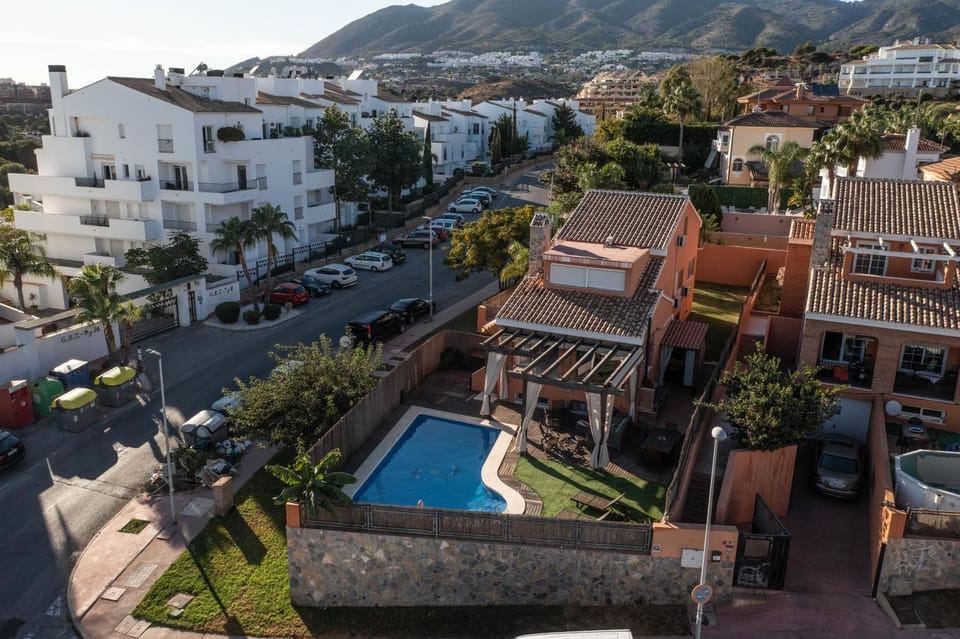 Property building, Bird's eye view, Mountain view, Street view