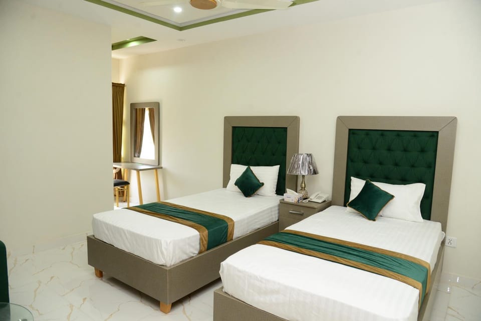 Hotel Deluxe Lahore Hotel in Lahore