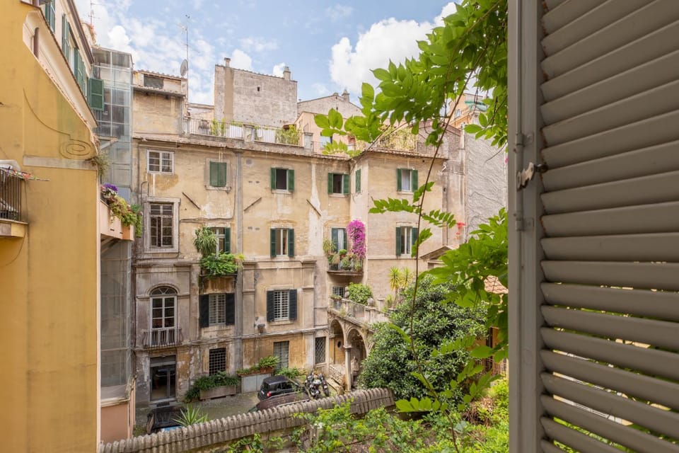 iFlat Elegant Apartment in 18th century Palace Apartment in Rome
