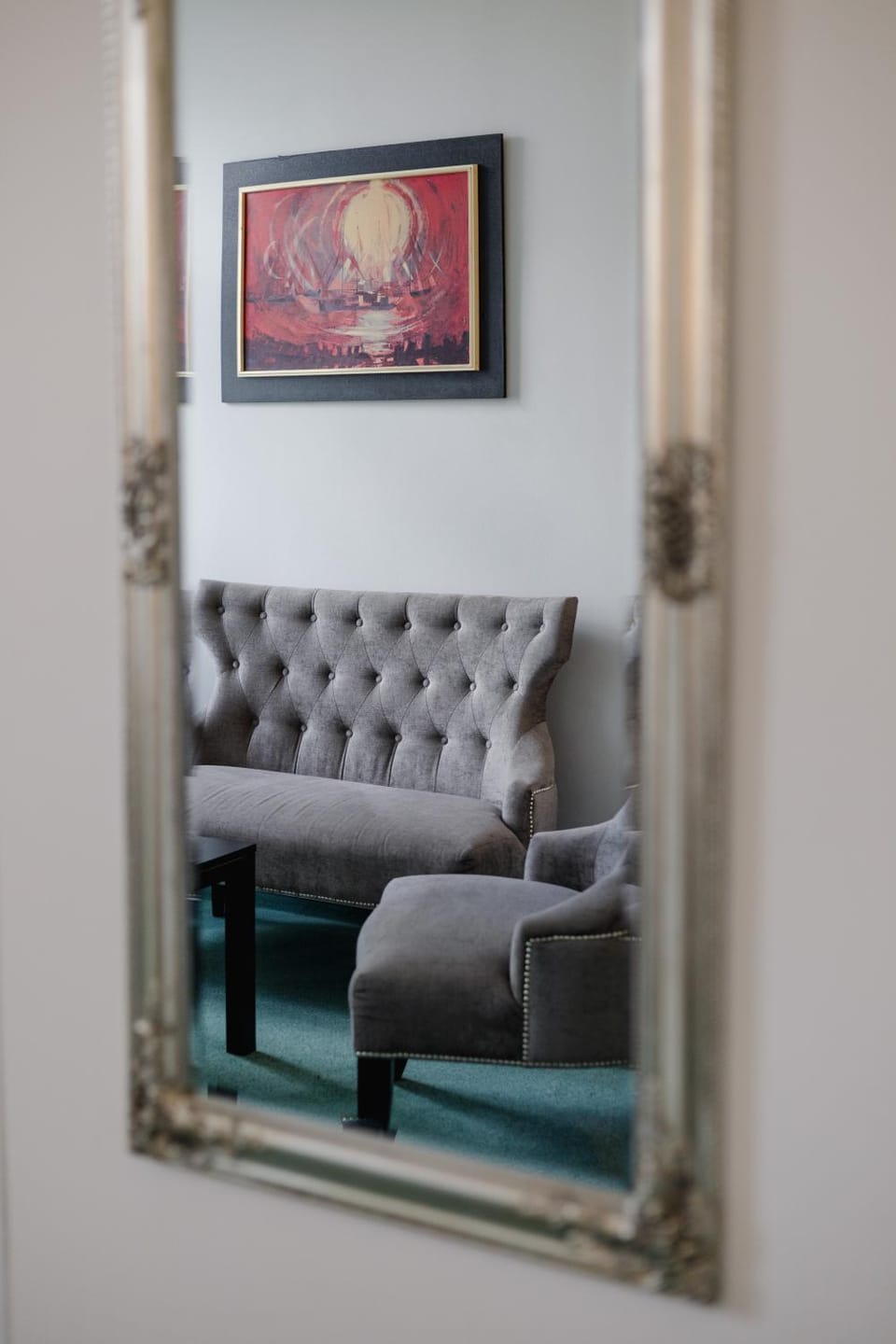 Photo of the whole room, Seating area