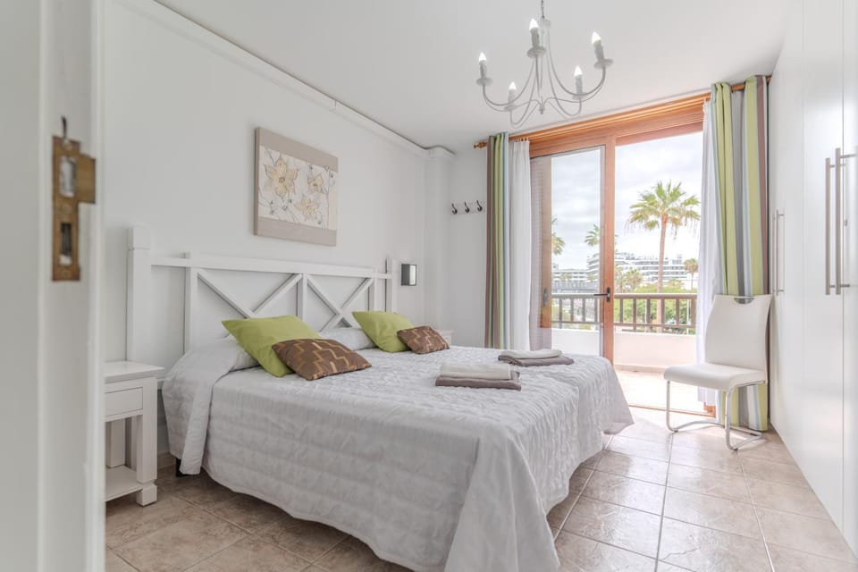 Bed, Balcony/Terrace, Photo of the whole room, Bedroom, towels
