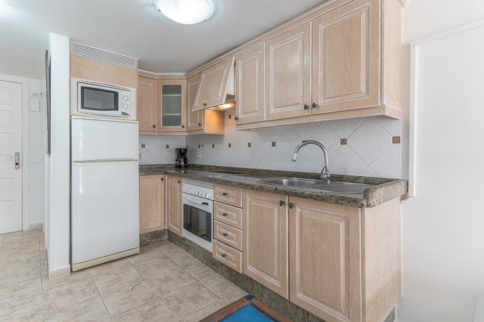 Kitchen or kitchenette, oven, stove