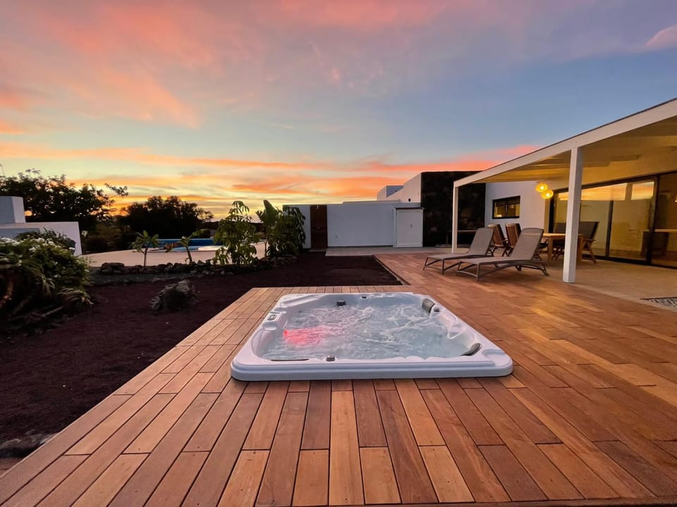 North Shore Villas Lajares, MANALARI, Private Jacuzzi Villa in Lajares