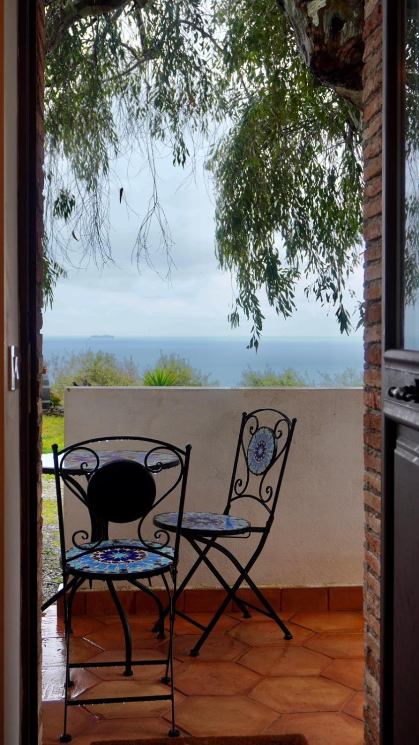 Sicilian Suite Garden Apartment in Messina