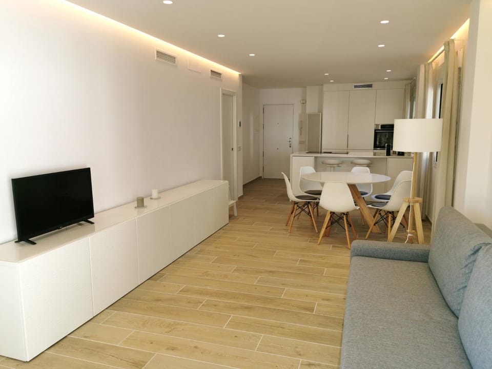 Bright 2 bedroom apt Golden Mile next to beach RDR225 Apartment in Marbella