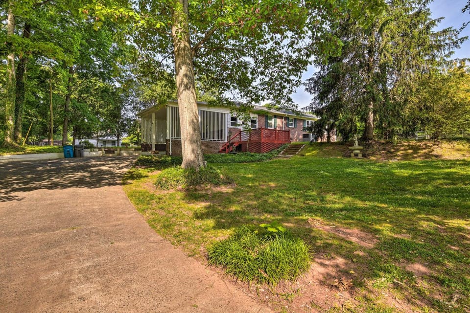 Charming Belmont Home ~ 13 Mi to City Center! House in Belmont