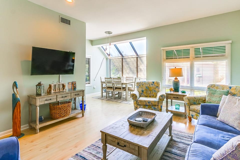 2 Mi to Beach! Hilton Head Golf Escape w/ Balcony House in Hilton Head Island