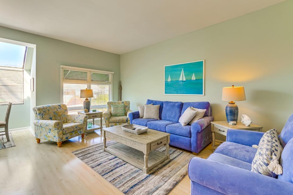 2 Mi to Beach! Hilton Head Golf Escape w/ Balcony House in Hilton Head Island