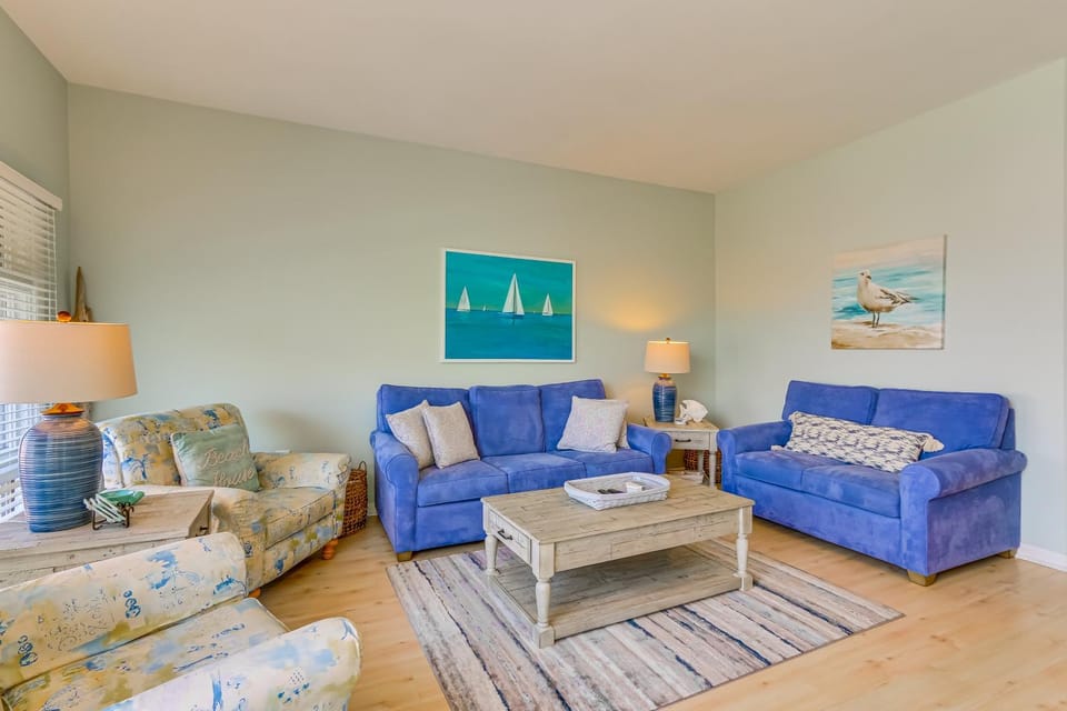 2 Mi to Beach! Hilton Head Golf Escape w/ Balcony House in Hilton Head Island