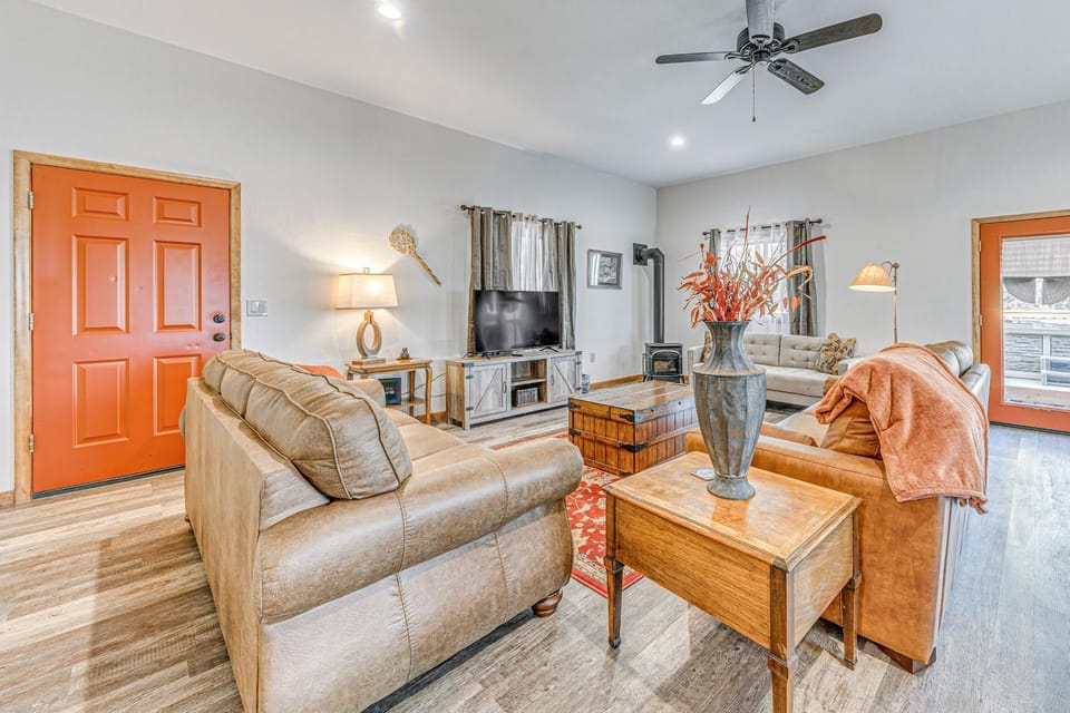 Modern Mtn Home w/ Sports Court, Near Alto Lake! House in Alto