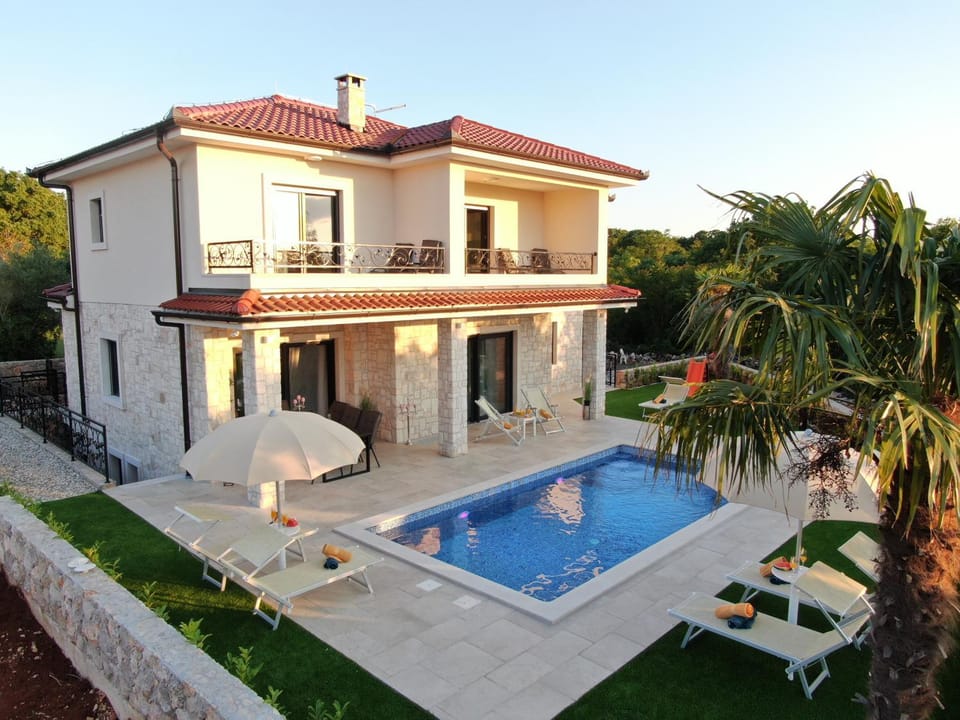 Luxury Villa Sara with Jacuzzi in Malinska Villa in Primorje-Gorski Kotar County