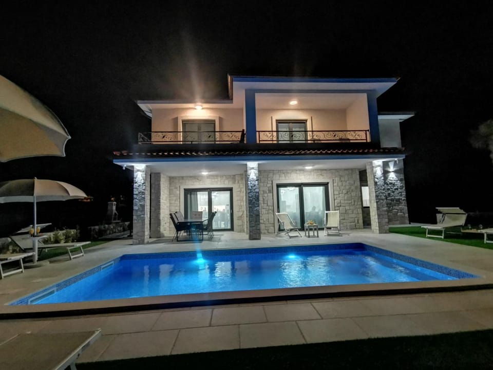 Luxury Villa Sara with Jacuzzi in Malinska Villa in Primorje-Gorski Kotar County