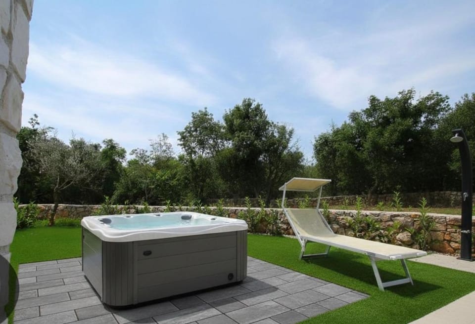 Hot Tub, Hot Tub