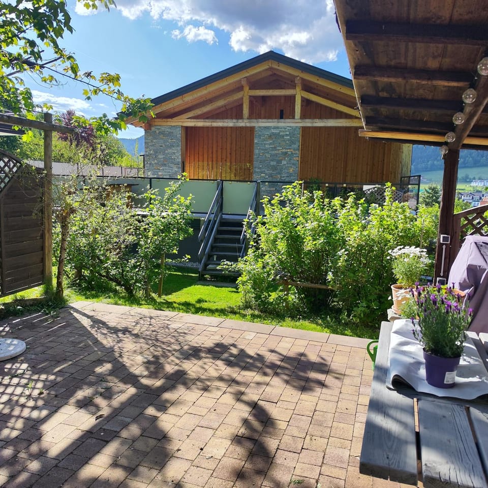 Property building, Day, Garden