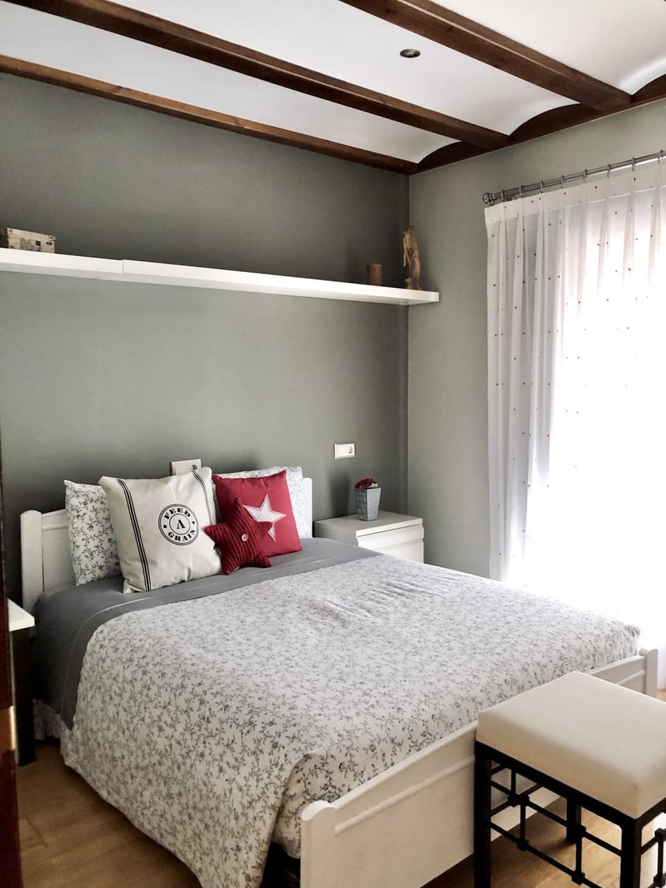 Bed, Photo of the whole room, Bedroom
