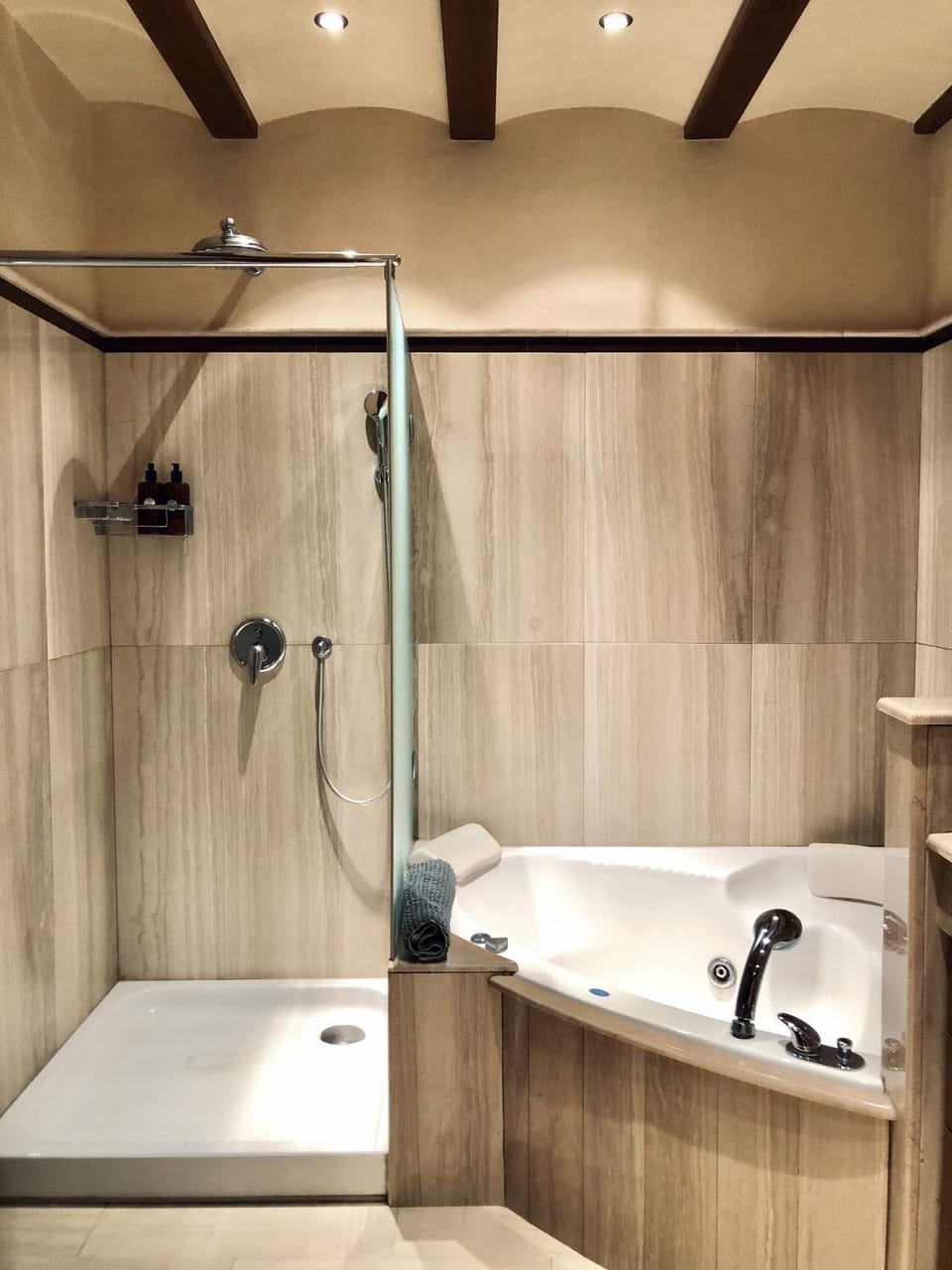Shower, Hot Tub, Bathroom, Bath, towels
