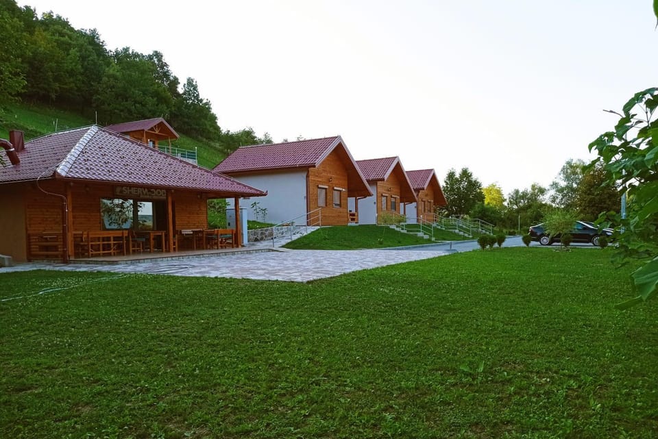 Property building, Restaurant/places to eat