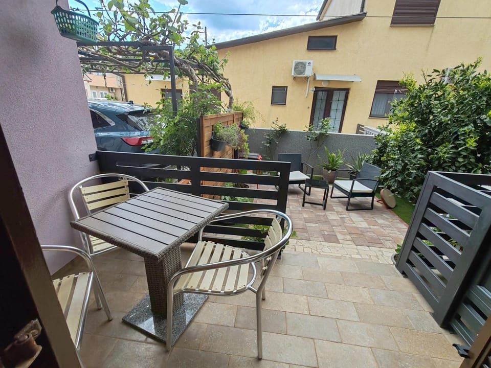 Apartman Lana Apartment in Premantura
