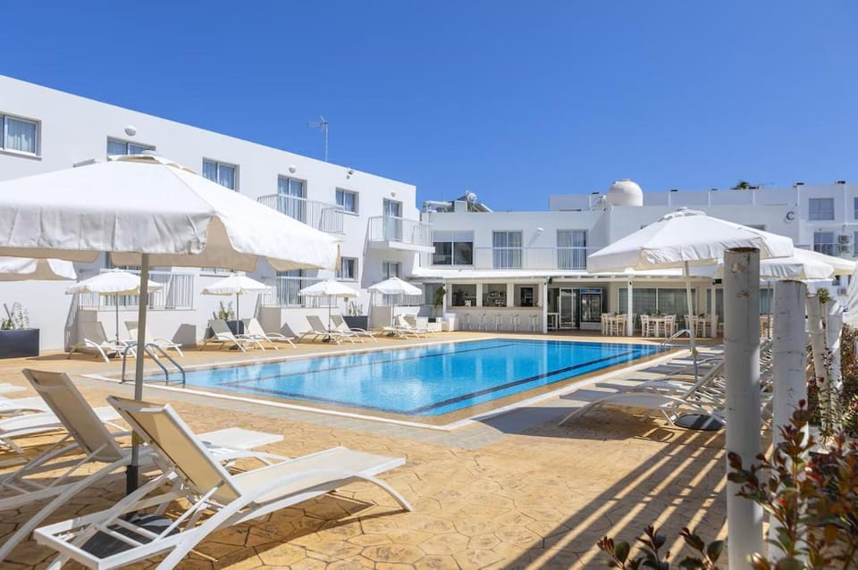 Swimming pool, Breakfast, sunbed