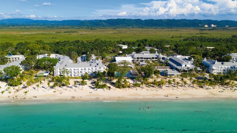 Property building, Bird's eye view, Beach, Beach
