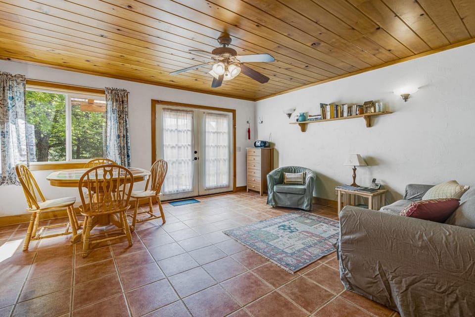 Yosemite Mountain Cottage House in Tuolumne County