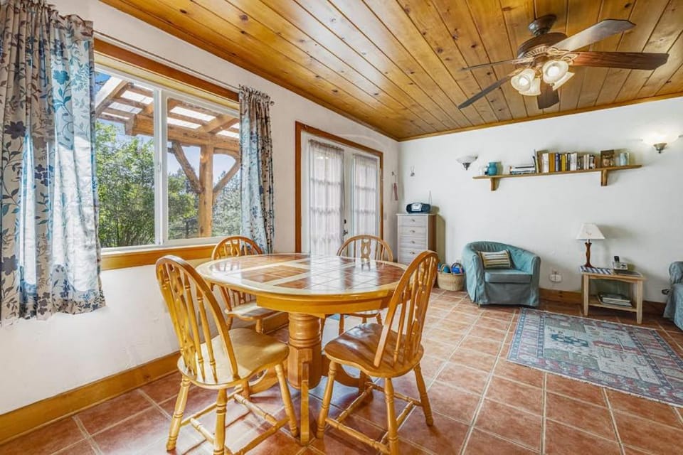 Yosemite Mountain Cottage House in Tuolumne County