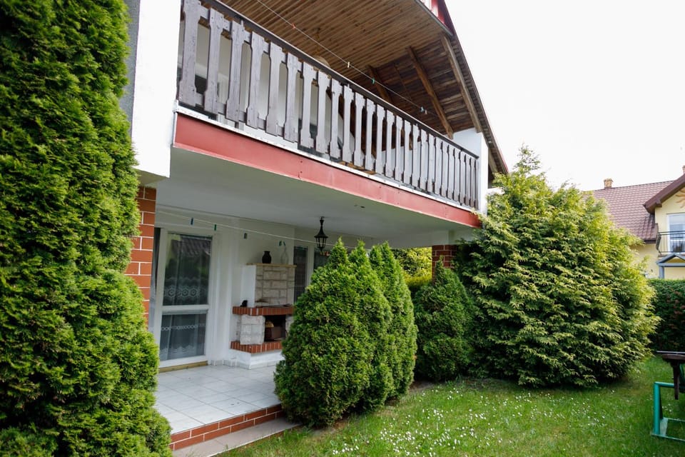 Property building, Garden, Balcony/Terrace